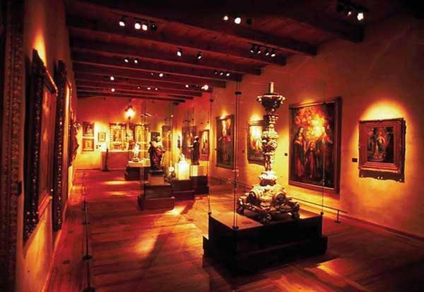 Parador-museo Santa Maria Hotel